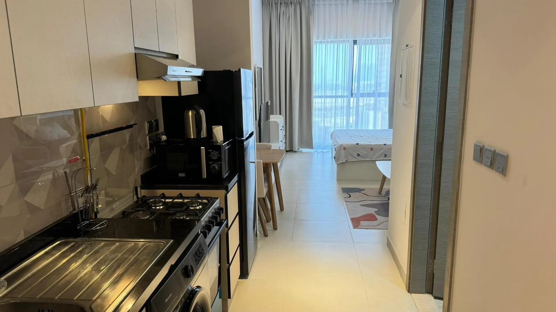 Apartamento Spacious Studio With Burj Khalifa Views Dubái