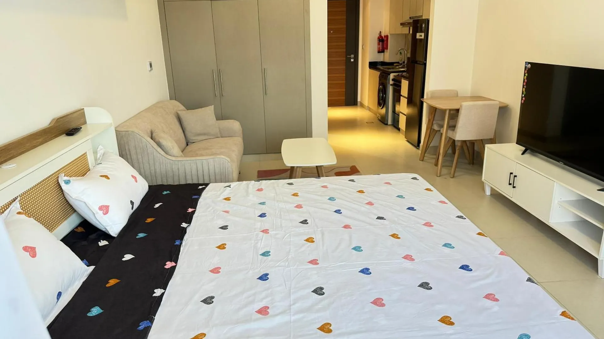 Spacious Studio With Burj Khalifa Views Dubái 0*,